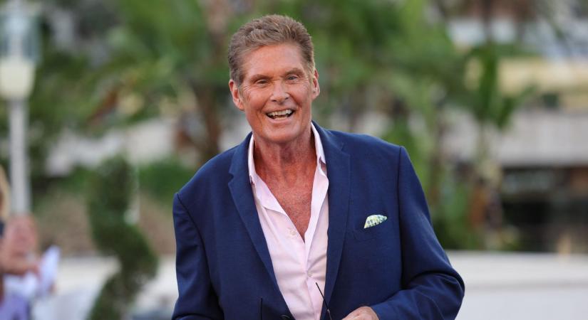 Járókeret, beesett arc: teljesen lerobbant David Hasselhoff