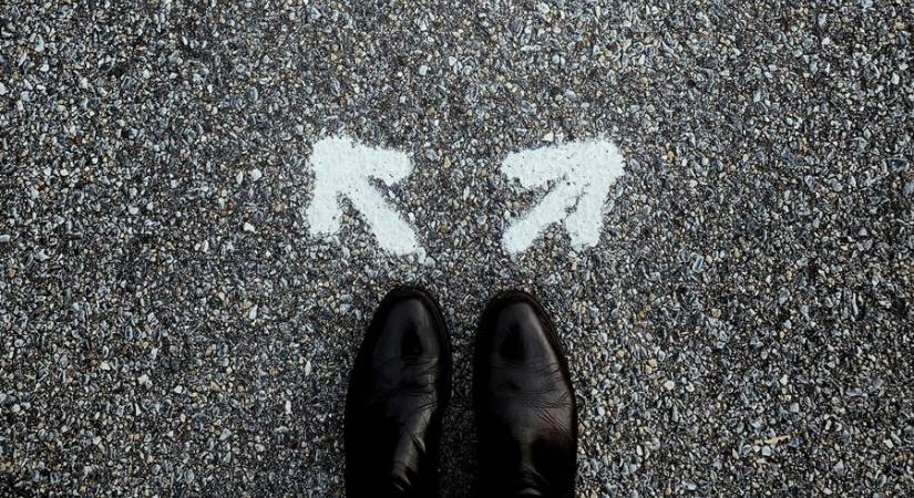 „Jaj, amikor mindenki jót mond rólatok…” – a hamis elismerés csapdája