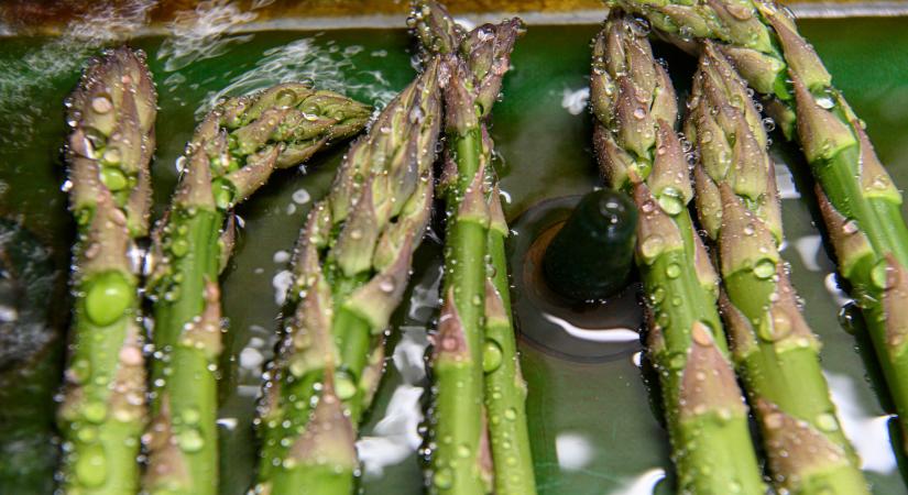 7 tipp a HVG-től: desszertben is fogyaszthatjuk a tavasz sztárját, a spárgát