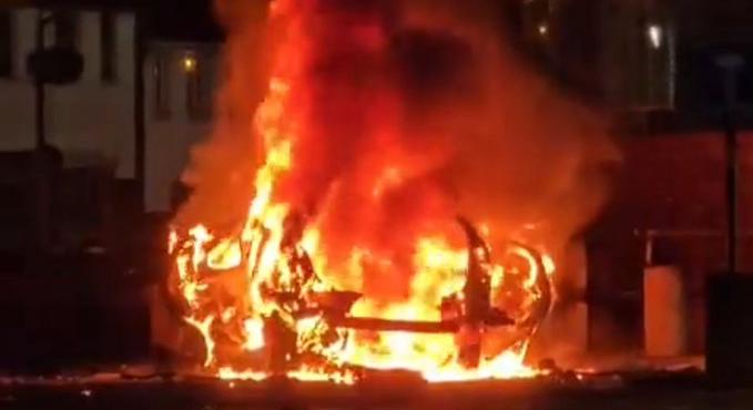 Ismét autó robbant Belfastban