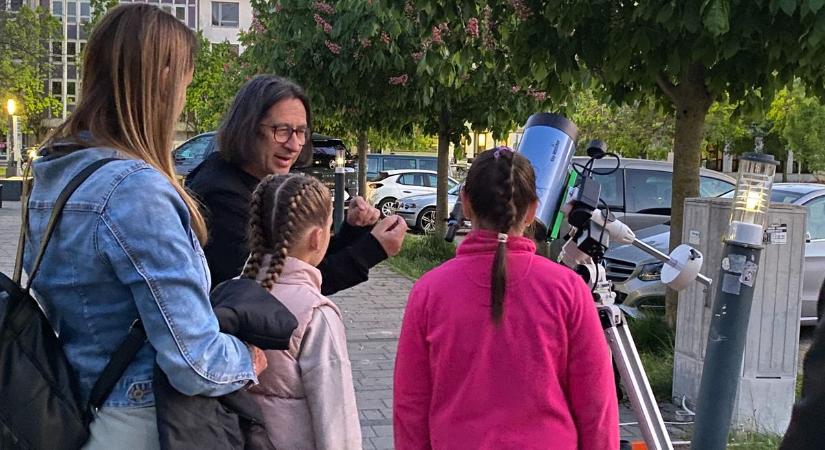 Karnyújtásnyira a Jupiter, megtelt élettel a szolnoki Harangtorony környéke – galériával