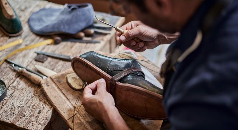 Rengeteg magyart vernek át a bolti cipőkkel: kitálalt a vidéki mester, aki elképesztő garanciát ad munkájára