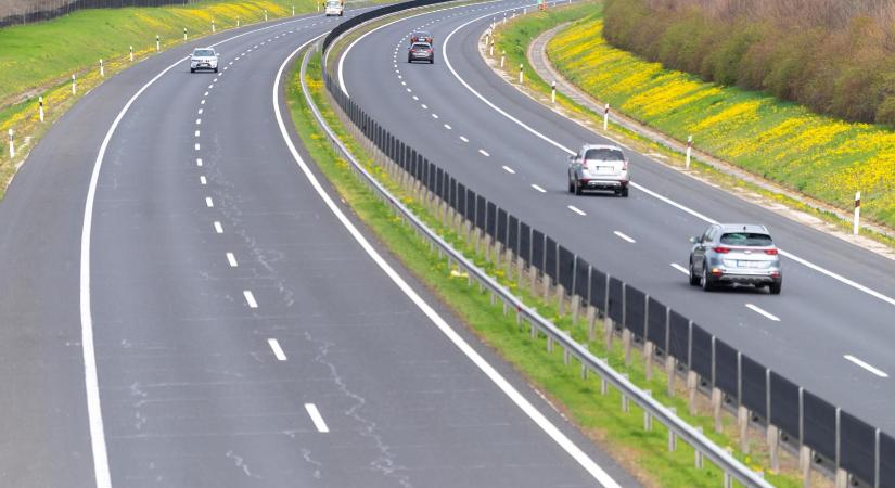 Huszonötezer liter tej folyt ki az M6-os autópályára