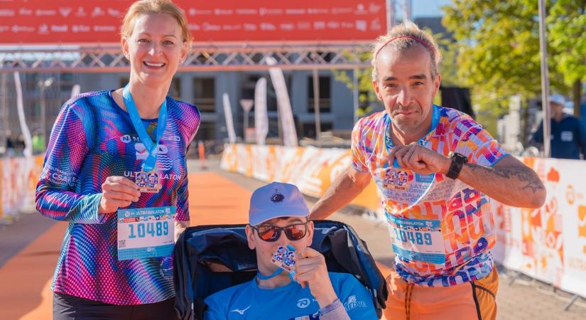 Valóra vált a kerekesszékes Kolos álma az Ultrabalatonon – a leendő házelnök is segített