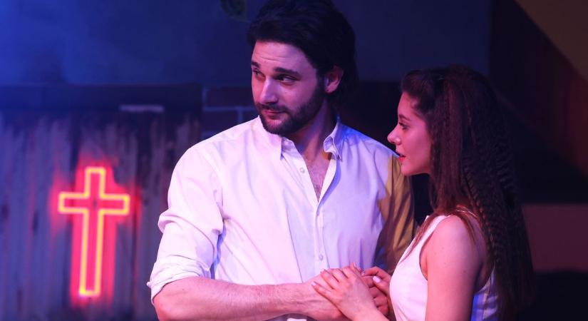 A nyíregyházi színházban a szerelem legyőzi a halált (fotókkal)