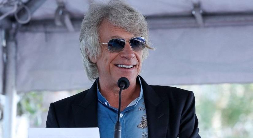 Baj van Jon Bon Jovi hangjával? Tisztázódott a banda dobosának sorsa is