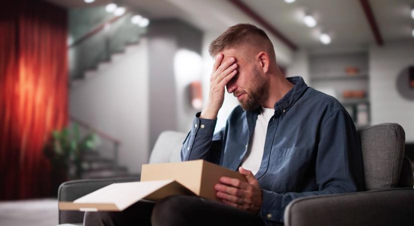 Kihűlt eszpresszó, üres szék