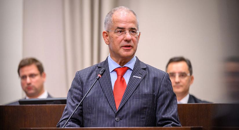 Kósa Lajos nem veszi át a parlamenti mandátumát