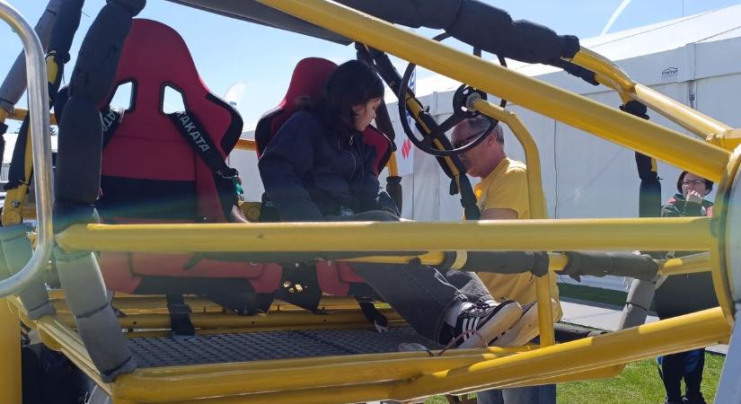 Videón a jármű expó borulás szimulátora: így hat a testre egy baleset