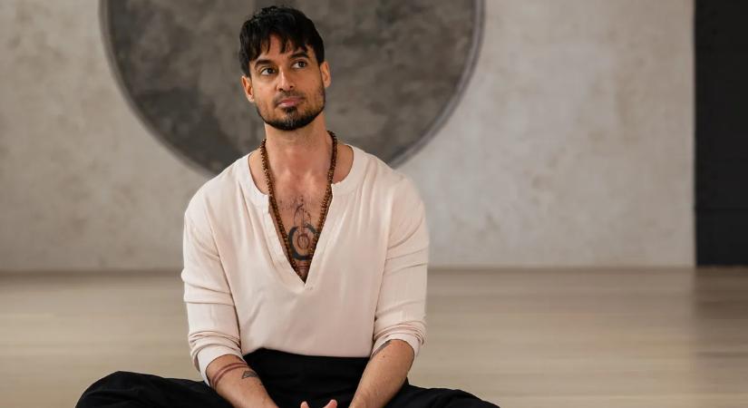 Bénult karral kezdett jógázni – Diószegi Ádám története