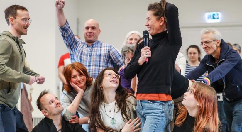 Ha ezt a darabot mindenki megnézné, másnap egy jobb országban ébrednénk