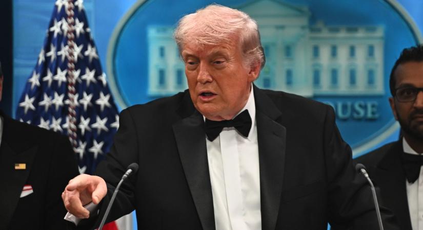 Trumpot sokkolta az ellene elkövetett újabb merényletkísérlet, pedig először azt hitte a lövésre, hogy csak egy tálca esett le