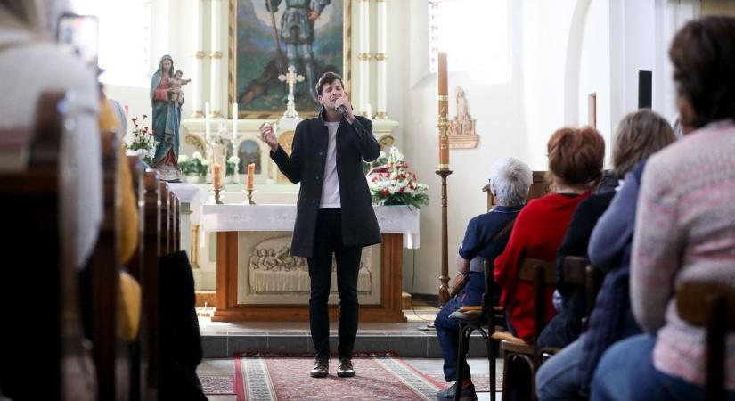 Teltház a herényi templomban: László Attila ismét elvarázsolta a szombathelyi közönséget