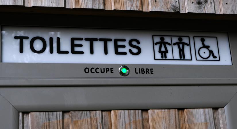 Ingyen van a mosdó, csak senki nem tudja