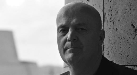 Foglalkozásából adódóan szemlélődő, befogadó, observer. Néz, lát, figyel. És megírja - 5 könyv a 75 éves Kukorelly Endre életművéből