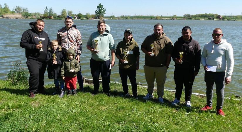 Óriáspontyok hétvégéje: 800 kiló feletti fogás a bácsalmási Kígyós-tónál  fotó