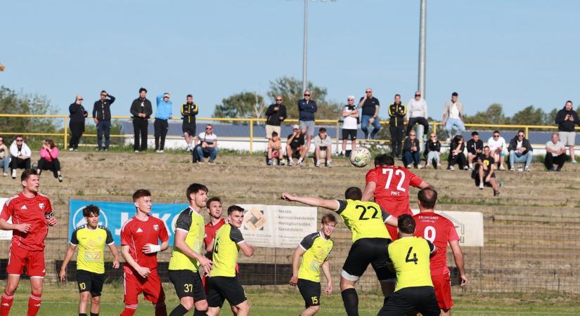 A bajnoki címre aspiráló Pécs hamar megrogyasztotta a Szekszárdot (galéria)