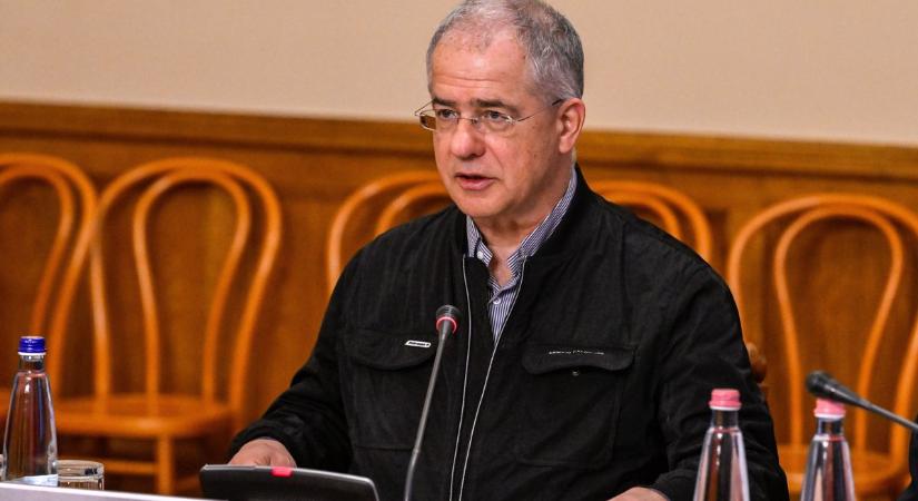 Kósa Lajos nem veszi át mandátumát és nem indul a tisztújításon