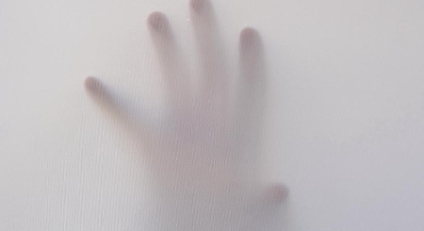 „Ott állt mellette, mégsem látta” – Sokkoló felvétel rögzítette a plázában kísértő szellemet, a biztonsági őr majdnem szívrohamot kapott