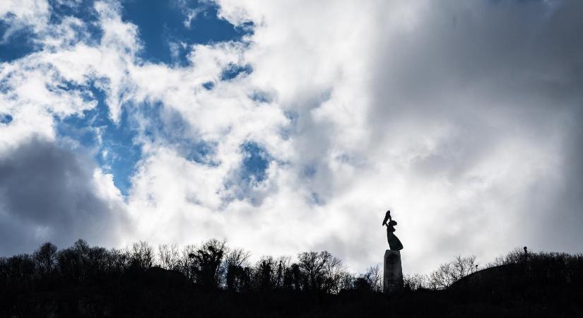 Újabb hidegfront érkezik erős széllel, a jövő héten visszatérnek a hajnali fagyok