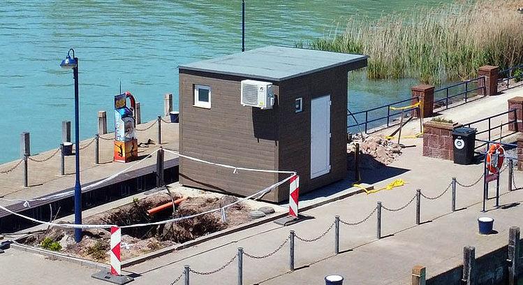 Tüntetés a Balatonnál: az állami ingatlanok tervezett privatizációja ellen vonultak fel