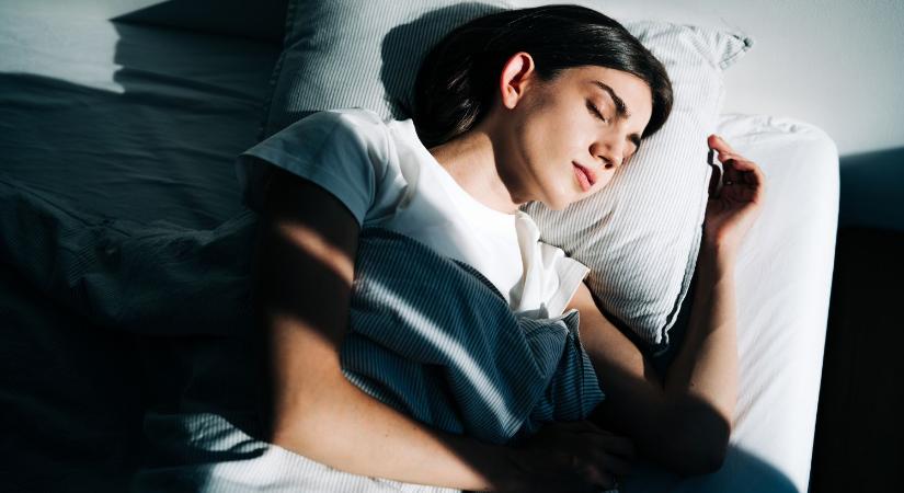 Benne vagy a sleepmaxxingban nyakig? Ezt ne próbáld ki a virális trendből az alvásszakértő szerint, ha tényleg aludni akarsz