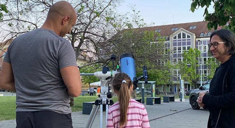Szolnokon a Jupiter volt a főszereplő: megtelt élettel a Harangtorony környéke
