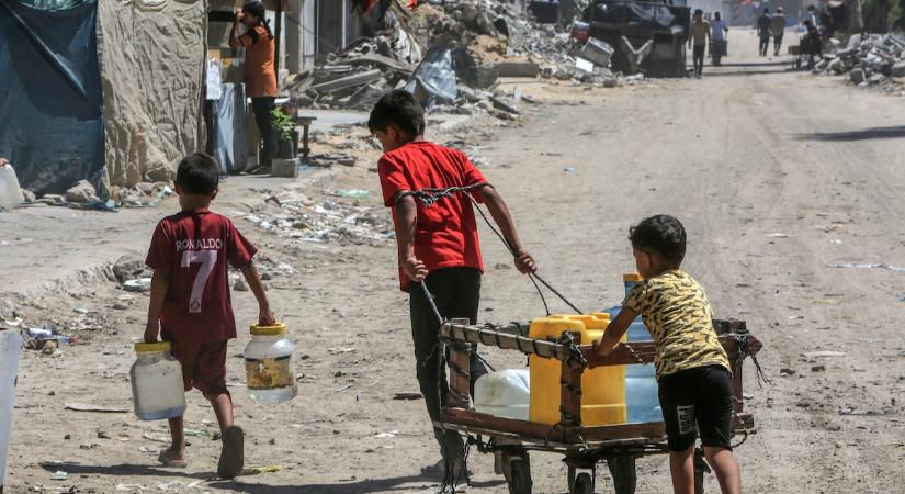 Újabb flotilla indult Gáza felé