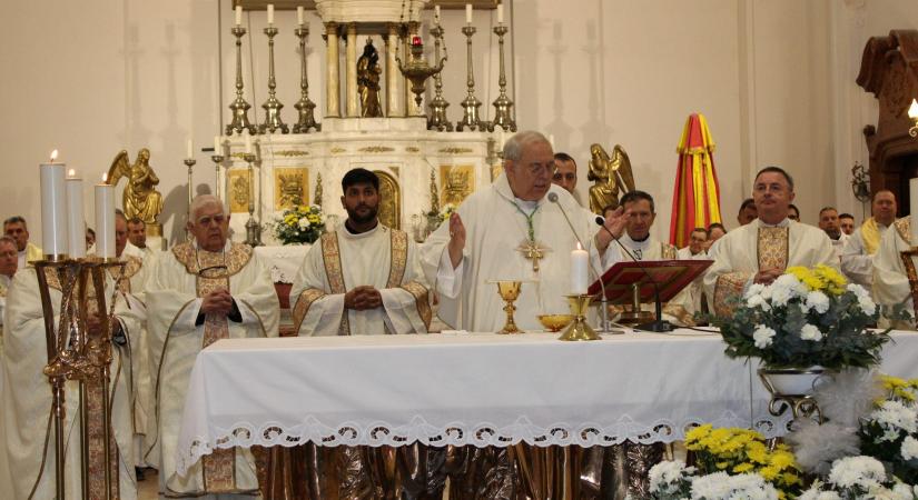 Közös imádság és hálaadás: aranymise koronázta meg a XXXVII. Komáromi Imanapot