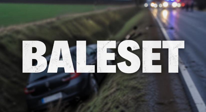 Árokba csapódott egy autó Nyírbogáton – félpályán halad a forgalom