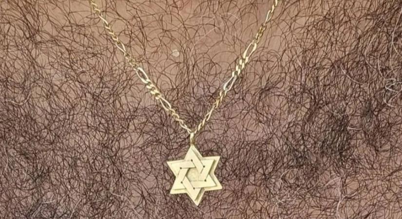 Letépték Dávid-csillagos nyakláncát és ütlegelni kezdték