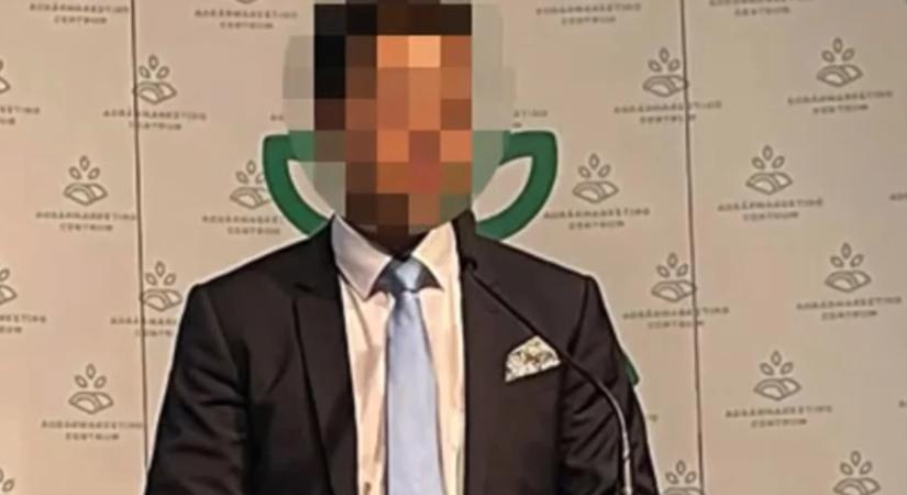 A reptéren vették őrizetbe a Fidesz napokban lemondott szegedi elnökét, aki ellen elfogatóparancsot adtak ki a héten