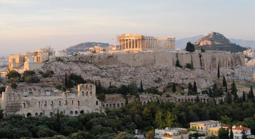 Athén kétségbeesetten próbálja kiszorítani a turistáknak legalább egy részét