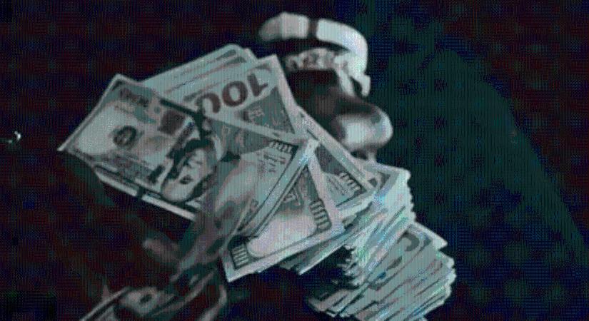 MONEY, MONEY, MONEY A minisztérium 3 milliárdot osztott szét búcsúzásképp