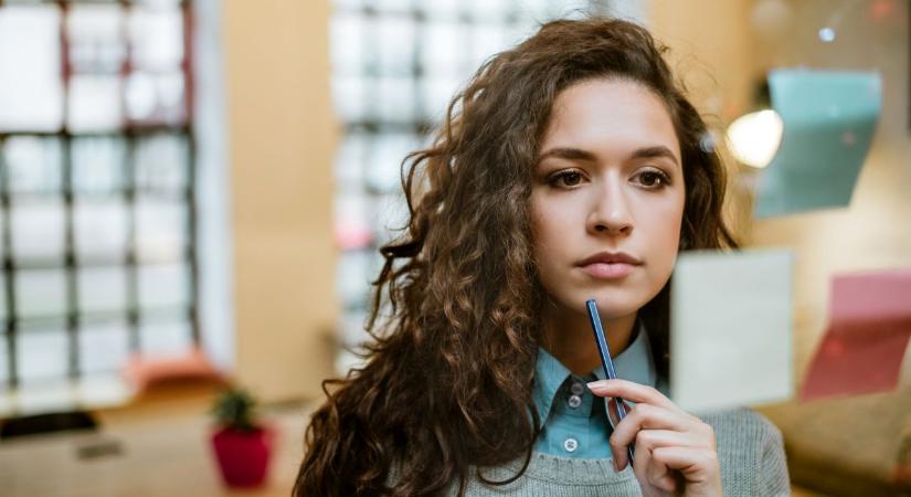 Napi horoszkóp 2026. 04. 27.: A Nyilasnak tudatos építkezést, a Baknak koncentrált figyelmet hozhat a hétfő