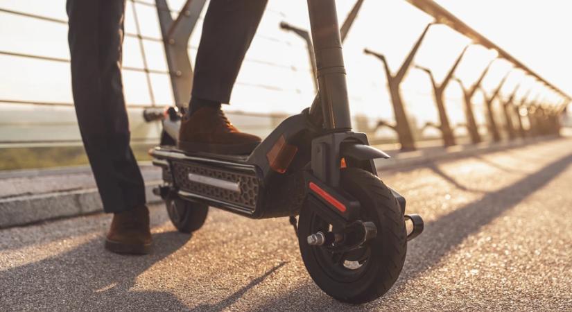 Biztosítási alkuszok: a robogók és az e-rollerek többségének továbbra sincs biztosítása