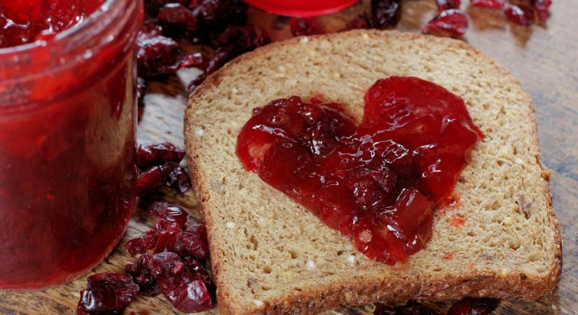 Baracklekvár, szilvalekvár, meggylekvár: az egyikkel fél kiló cukrot eszünk meg üvegenként