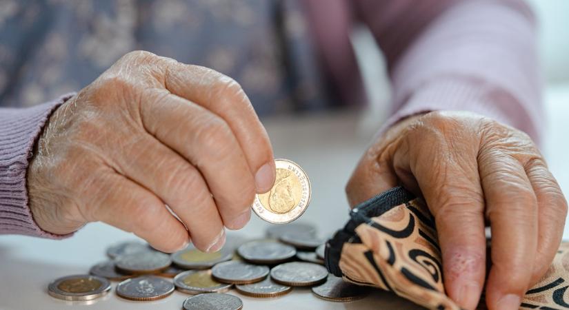 Nagyszerű hír a nyugdíjasoknak: Akár 300 ezren kaphatnak emelést