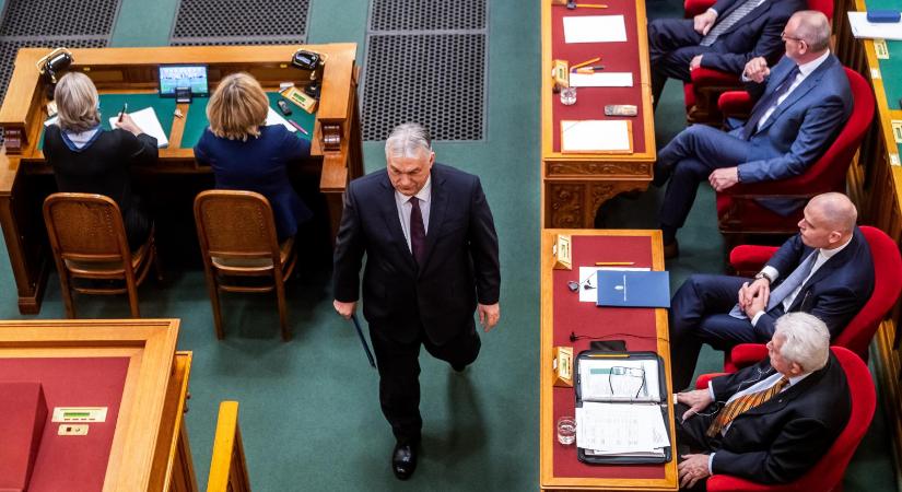 Orbán Viktor nem akar legendából földi halandóvá válni, kár, hogy közben a Fidesz a teljes zavar állapotában van