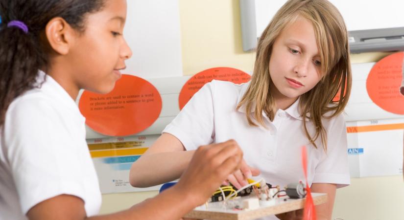 Hogy áll a reál tárgyakkal? Megbirkózik egy fizika-röpdolgozattal?