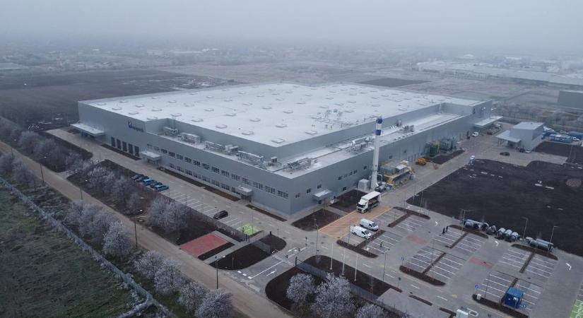 Megvették az amerikaiak a hatalmas kínai gyárat Magyarországon, máris toboroznak: ezekbe a munkakörökbe veszik fel a dolgozókat – „Hosszú távú karriert kínálunk”