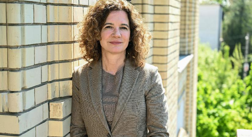 „Huszonpármilliók” a VIP-osztályról, hónapokra lerohadó CT, drága központosítás, fentről érkező parancsok – interjú az Uzsoki kórház igazgatójával