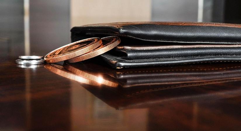 A fizikai átlagórabér 6,2 százalékkal, a középvezetők fizetése 8,9 százalékkal emelkedett 2026 első negyedévében