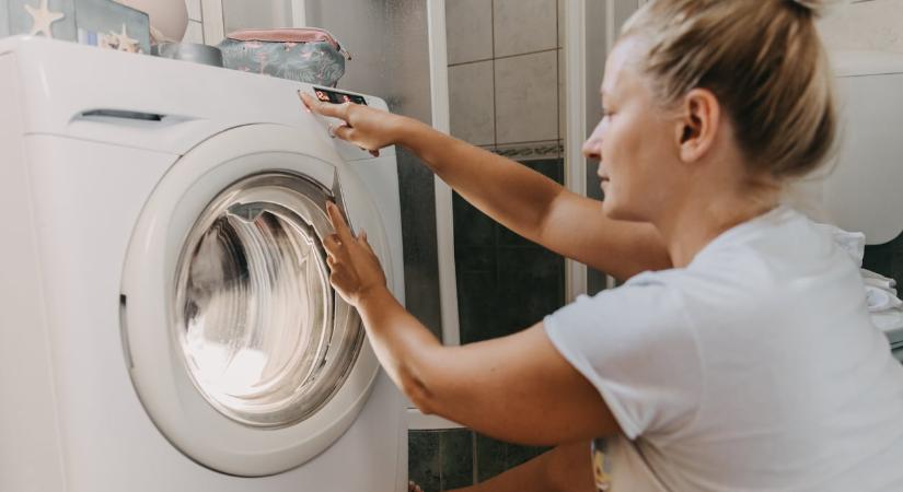 Ezt a 3 dolgot soha ne mosd öblítővel – a mosási szakértők szerint