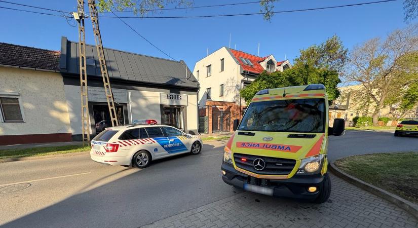 A nyílt utcán késeltek meg egy embert Hajdúszoboszlón – fotókkal