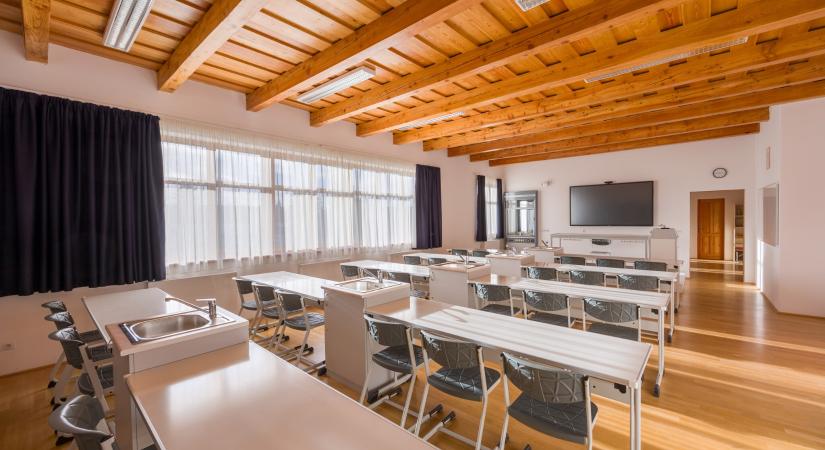 Megszűnhet a kastély oktatási szerepe Verpeléten: fejlesztik az iskolaépületet