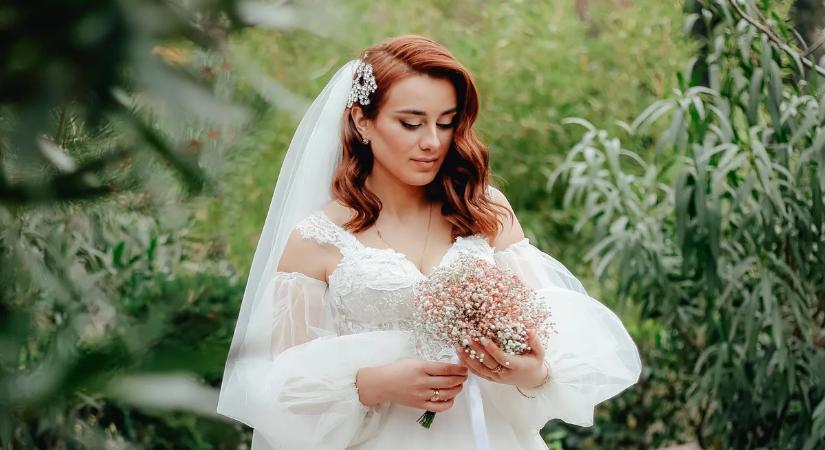 Perel a menyasszony, mert nem jelent meg a barátnője az esküvőjén