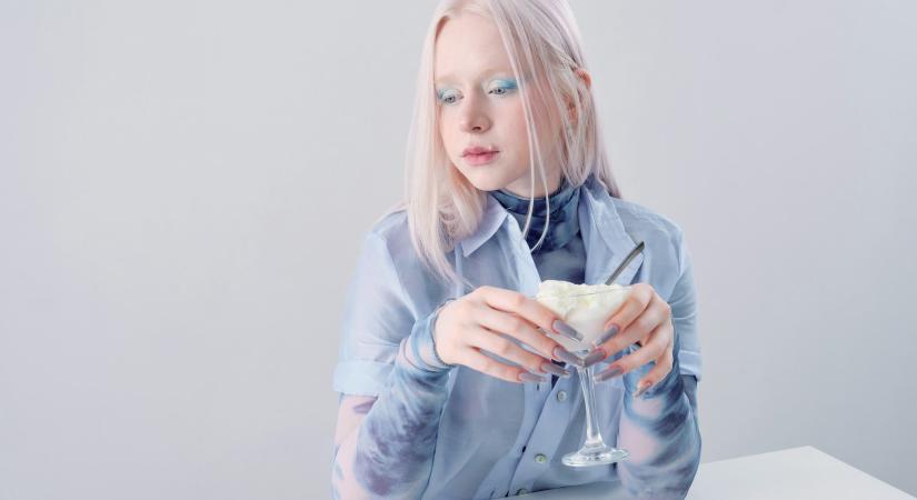 A tavasz új trendszíne a halványkék – ezekre a darabokra érdemes lecsapnod a boltokban