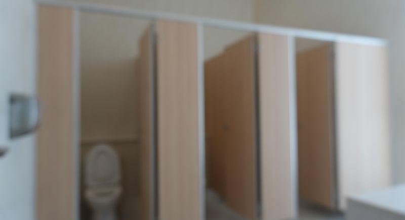 Hátborzongató reggel: halottat találtak az Aréna vécéjében