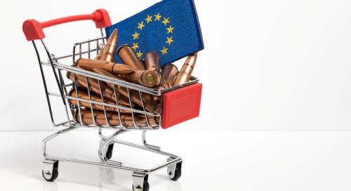 Rekordszintre emelkedtek tavaly a globális fegyverkezési kiadások